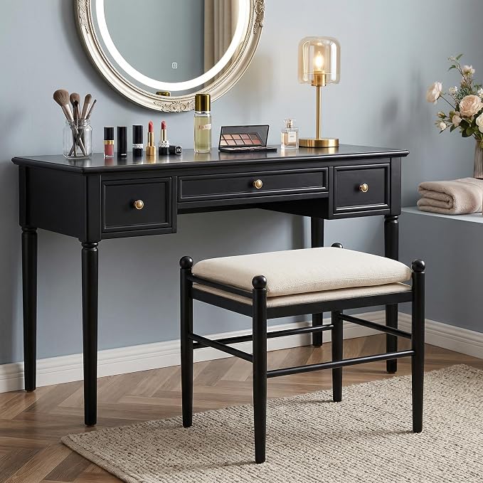 Black Frame, White Linen